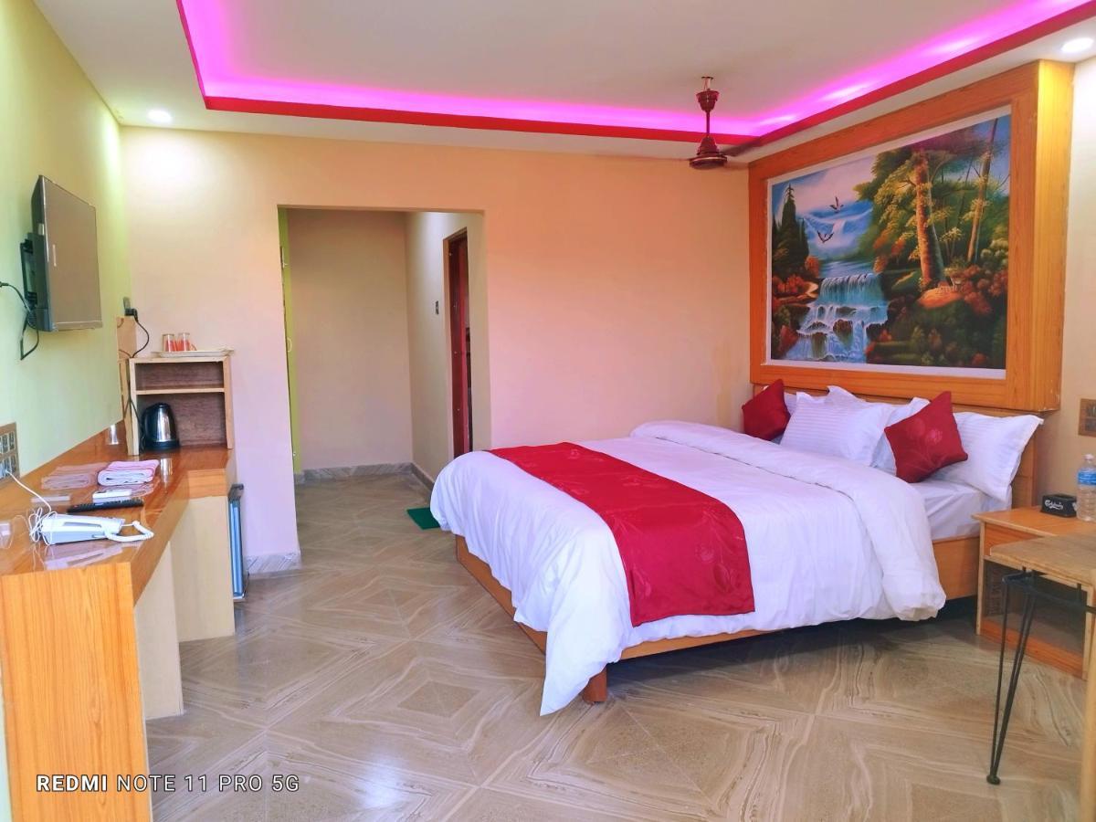 Hotel National Park- A Peaceful Family Home Where You Can Stay Peace And Enjoy And Organize The Wildlife Safari Chitwan Exterior photo