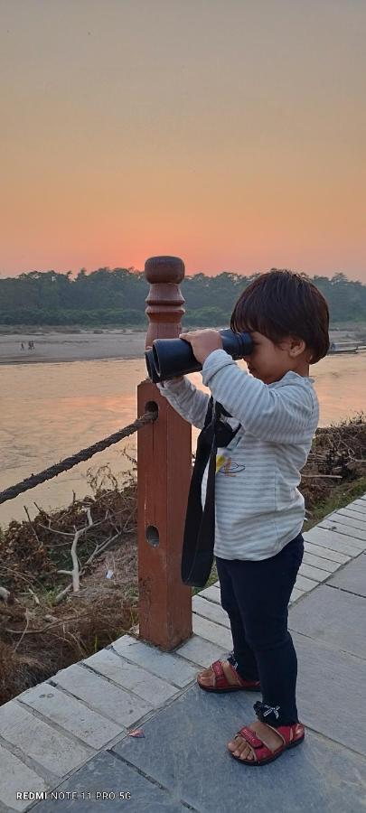 Hotel National Park- A Peaceful Family Home Where You Can Stay Peace And Enjoy And Organize The Wildlife Safari Chitwan Exterior photo