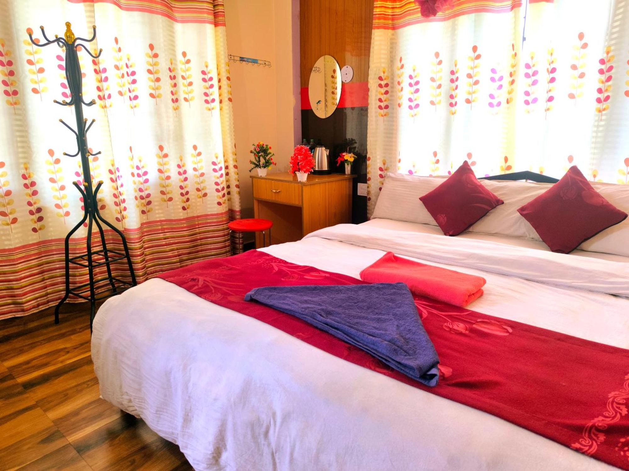 Hotel National Park- A Peaceful Family Home Where You Can Stay Peace And Enjoy And Organize The Wildlife Safari Chitwan Exterior photo