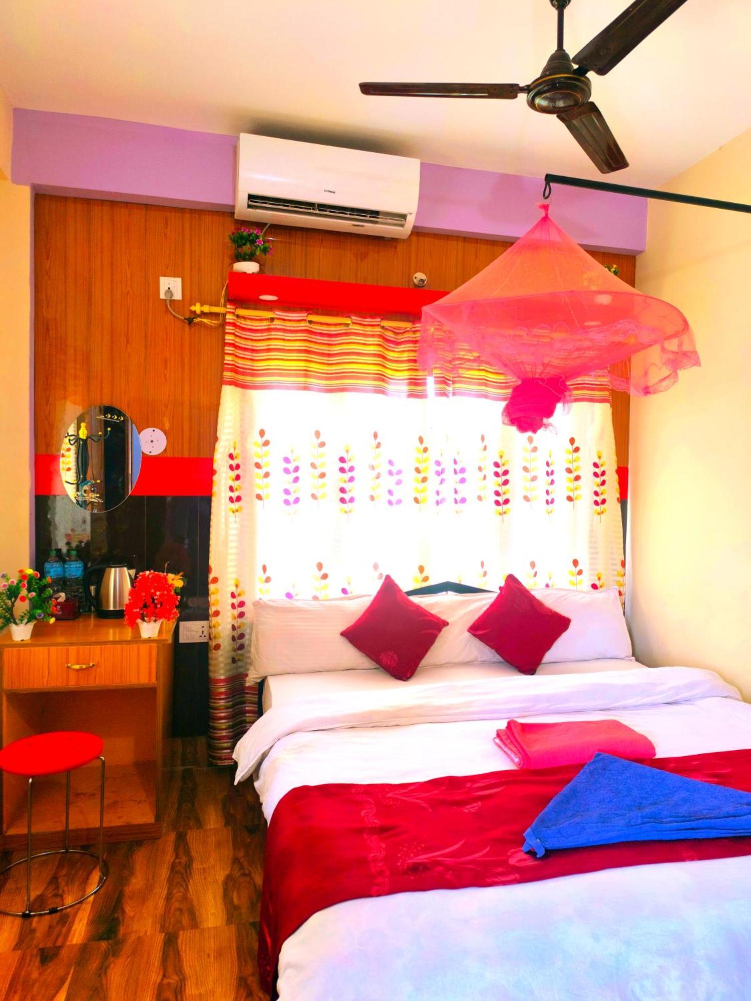 Hotel National Park- A Peaceful Family Home Where You Can Stay Peace And Enjoy And Organize The Wildlife Safari Chitwan Exterior photo