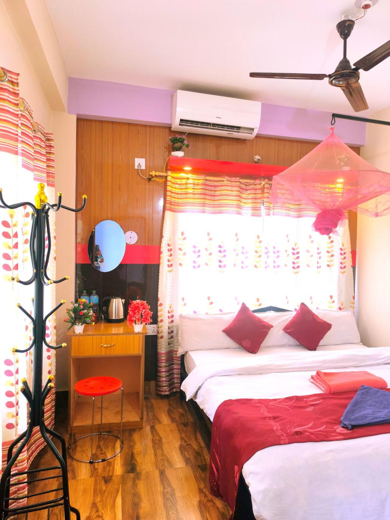 Hotel National Park- A Peaceful Family Home Where You Can Stay Peace And Enjoy And Organize The Wildlife Safari Chitwan Exterior photo